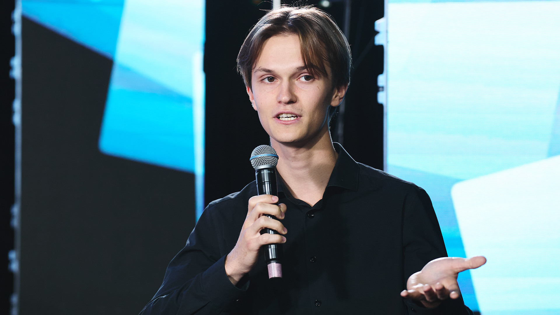 Иксы, мы вам не дети: почему зумеры видят в вас коллег, а вы в нас — проблемного ребёнка?